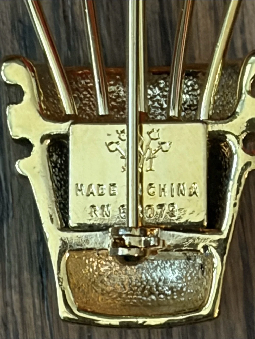 The Museum Company Metal Brooch Thimble & Tie Pins